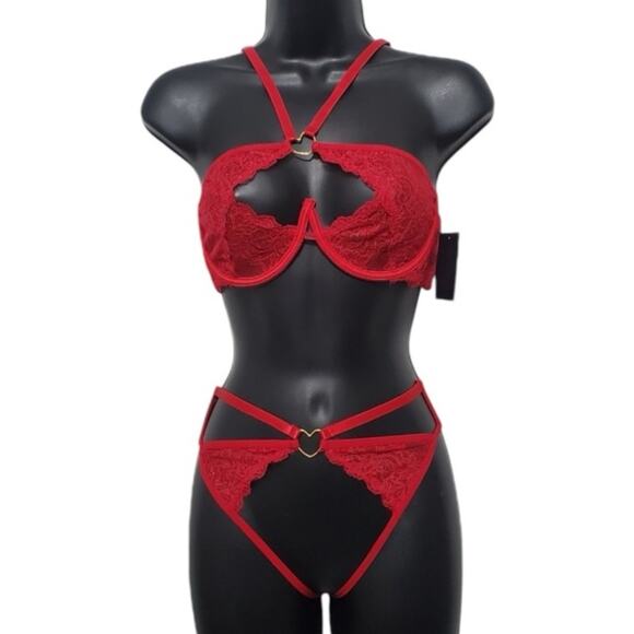 Frederick's of Hollywood Red Lace Bra & Panty Set NWT Crotchless Cheeky Lingerie - Picture 10 of 11